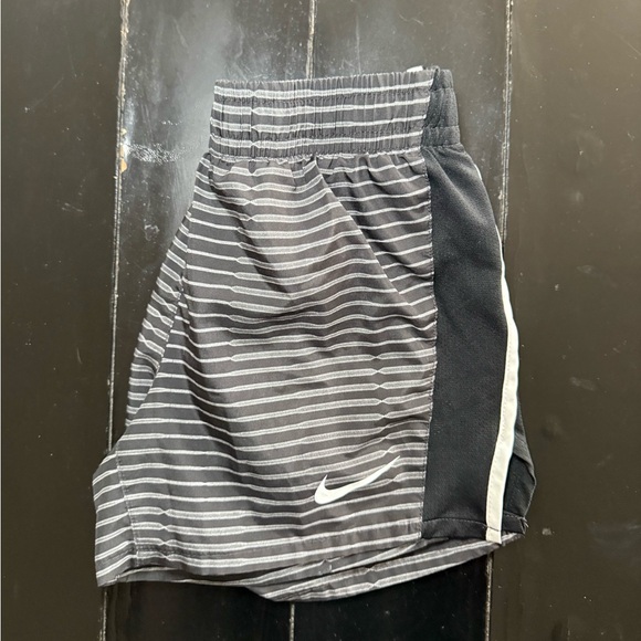 Girls Active Shorts Bundle Abercrombie Nike Size 11/12 & Medium - Picture 4 of 12